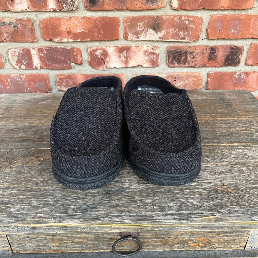 Men’s Slippers - Picture 3 of 11